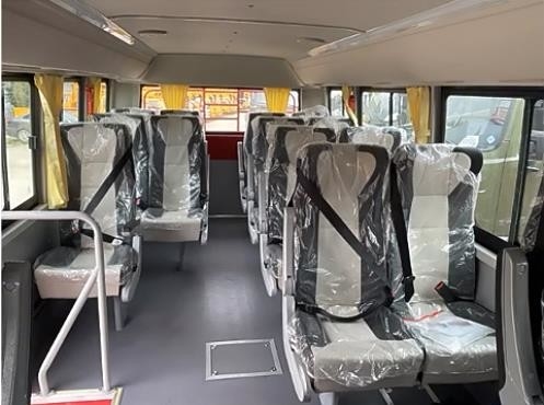 Diesel 170 PS Power Custom Offroad Militärfahrzeuge 4x4 Bus 6m Karosserie 17 Sitze