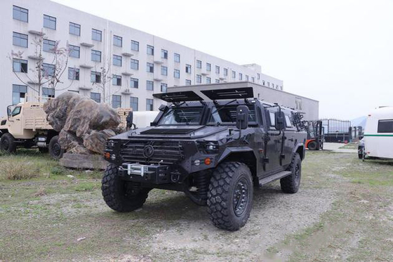 Kugelsichere Karosserie Custom Offroad Militärfahrzeug 6 Mann Angriffsfahrzeug 4x4