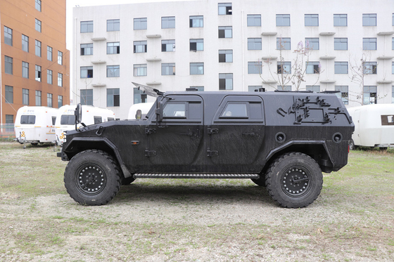 Kugelsichere Karosserie Custom Offroad Militärfahrzeug 6 Mann Angriffsfahrzeug 4x4