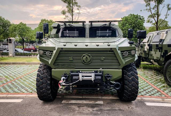China Defend Bulletproof Custom Off Road Militärfahrzeug 6x6 300 PS Schlachtfeldausrüstung