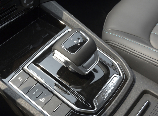 DONGFENG reine EV des Elektro-Mobil-5 Kilometereinzelner Motor Sitzer-Auto-NEDC 415KM