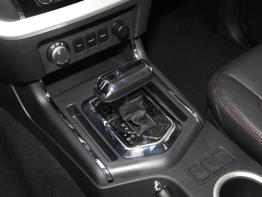 China-Automatikgetriebe Dongfeng-Aufnahmen-4WD Sitze Differenzialsperre Doudle-Reihen-5