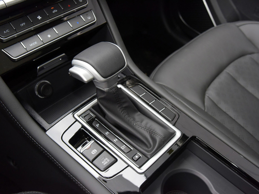 Der Benzin-Automatikgetriebe SUV-Schalenkörper-1.5T 156HP Sitze Maschinen-Energie-7